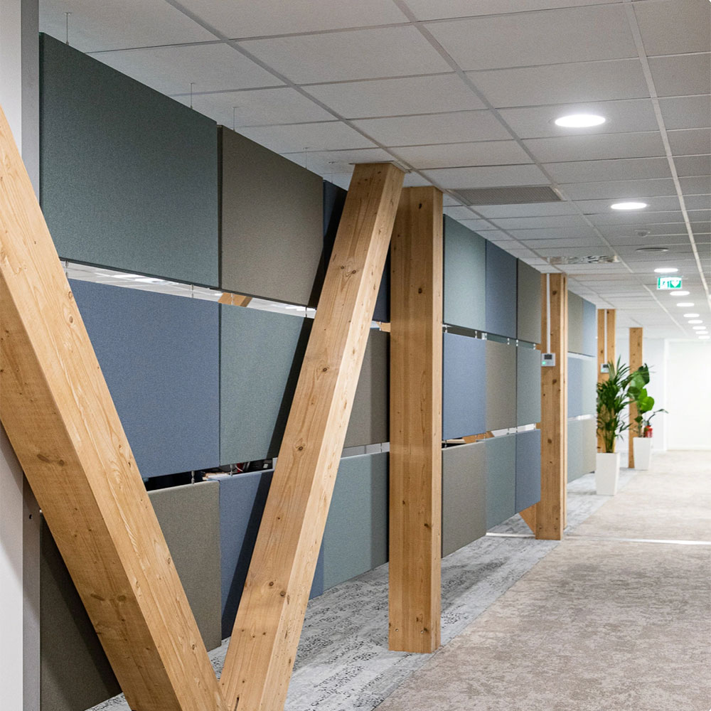 Panneaux acoustiques muraux dans un bureau : le traitement acoustique visé par la norme SIA 181/1